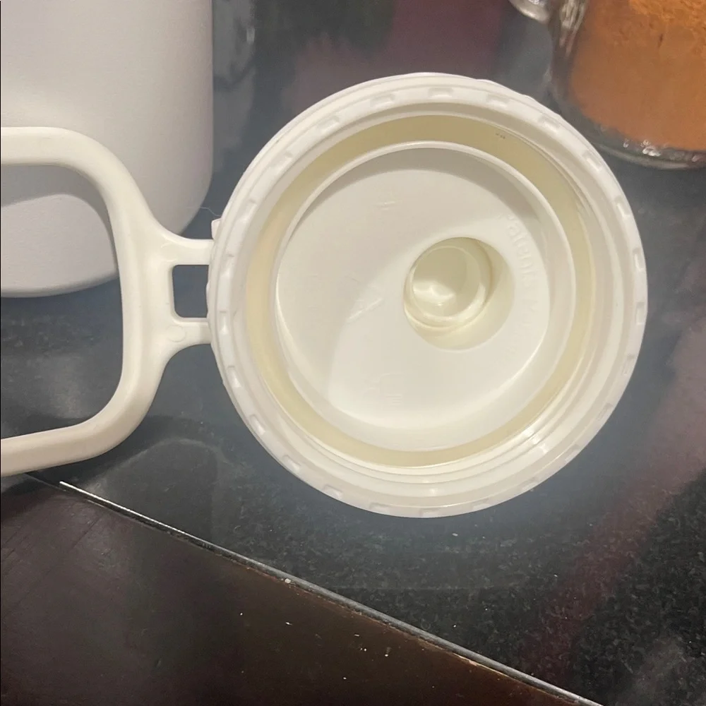 lululemon athletica White Insulated Bottle - Picture 4 of 8